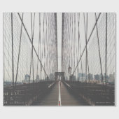 PERSON AUF BRÜCKE GESCHENKPAPIER (Flach)