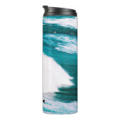 PERSON AUF DER SCHIFFFAHRT MIT OZEAN WAVES THERMOSBECHER (Nach rechts gedreht)