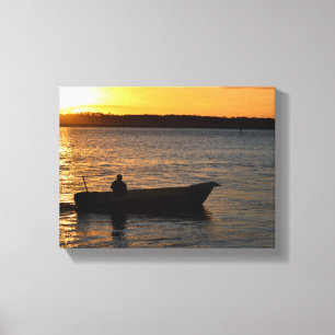 Person auf einem Boot bei Sonnenuntergang am Fluss Leinwanddruck