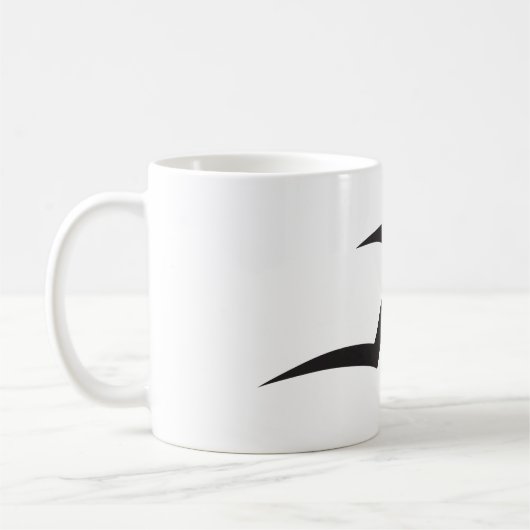 Person, die das Design ausführt Kaffeetasse (Links)