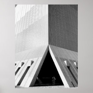 PERSON, DIE DIE GARTENTÜR DES GEBÄUDE BETREIBT POSTER