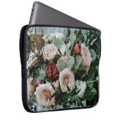 PERSON, DIE DIE ROTE BLUME UND PINKENBOUQUET BESIT LAPTOPSCHUTZHÜLLE (Vorne Rechts)