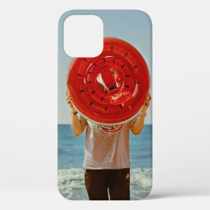 Person, die einen aufblasbaren Wassermelonring bes Case-Mate iPhone Hülle