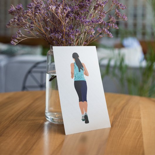 Person, die Einladungen durchführt