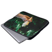 Person, die Eis hält Laptopschutzhülle (Vorne Knopf)