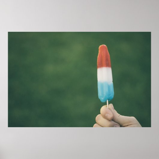 Person, die Eis Pop hält Poster (Vorne)