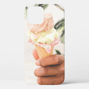 Person, die Eistüte mit drei Geschmacksrichtungen Case-Mate iPhone Hülle