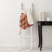 Person, die Eistüte mit drei Geschmacksrichtungen Sherpadecke (Beispiel)