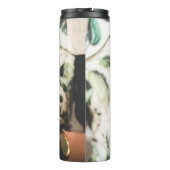 Person, die Eistüte mit drei Geschmacksrichtungen  Thermosbecher (Rückseite)