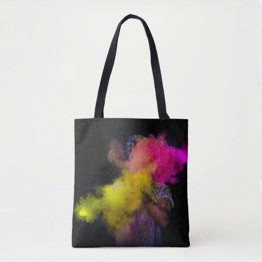 PERSON, DIE FARBIERTES PULVER GREIFT TASCHE (Vorderseite)