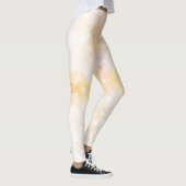 Person, die Leggings mit einem weichen, pastellfar (Rechts)