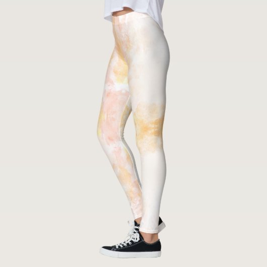 Person, die Leggings mit einem weichen, pastellfar (Links)