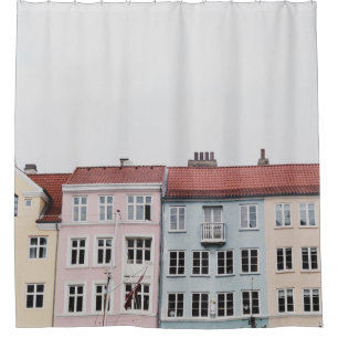 PERSON, DIE STRUKTURBILD MACHT DUSCHVORHANG