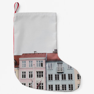 PERSON, DIE STRUKTURBILD MACHT KLEINER WEIHNACHTSSTRUMPF