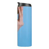 Person, die Zitrone hält Thermosbecher (Nach rechts gedreht)