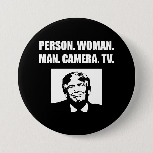 Person. Frau. Mann. Kamera. TV. Anti-Trump Button (Vorderseite)