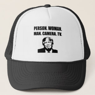Person. Frau. Mann. Kamera. TV. Anti-Trump Truckerkappe