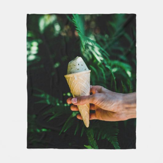 Person holding ice cream fleecedecke (Vorderseite)