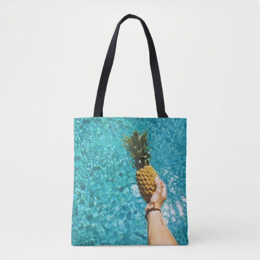 Person holding yellow pineapple tasche (Vorderseite)