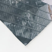 PERSON IM GEBÄUDE FLEECEDECKE (Ecke)