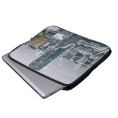 PERSON IM GEBÄUDE LAPTOPSCHUTZHÜLLE (Vorne Knopf)