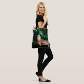 Person mit Eis Tasche (Am Model)