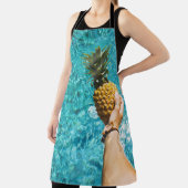 Person mit gelbem Ananas Schürze (InSitu)