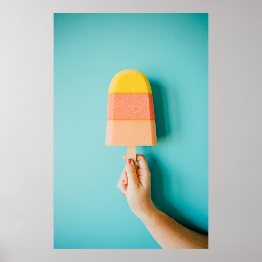 Person mit gelbem und braunem Eis Poster (Vorne)