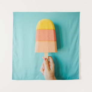 Person mit gelbem und braunem Eis Wandteppich