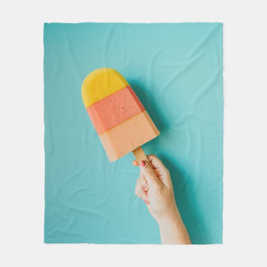 Person mit gelbem und rosa Popsiv Fleecedecke (Vorderseite)