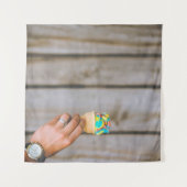 Person mit mehrfarbigem Eis Wandteppich (Vorderseite (Horizontal))