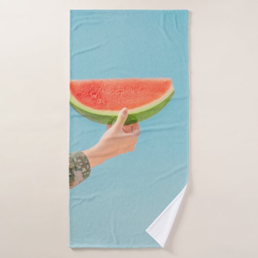 Person mit Wassermelone in Scheiben Badehandtuch (Badehandtuch)