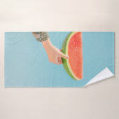 Person mit Wassermelone in Scheiben Badehandtuch (Badehandtuch)