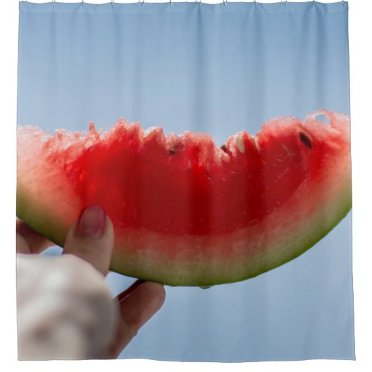 Person mit Wassermelone in Scheiben Duschvorhang (Vorderseite)