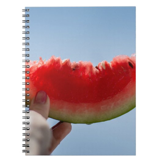 Person mit Wassermelone in Scheiben Notizblock (Vorderseite)