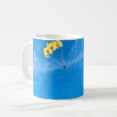 Person paragliding outdoors kaffeetasse (Vorderseite Links)