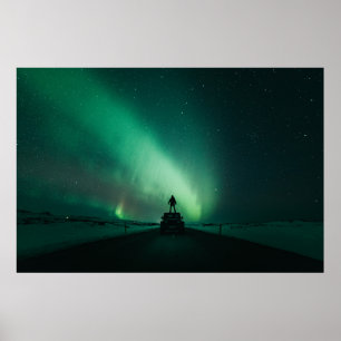 PERSON STEHEND VOR AURORA-LICHTEN POSTER