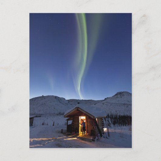 Person steht in der Eingangshalle der Kabine von C Postkarte (Vorderseite)