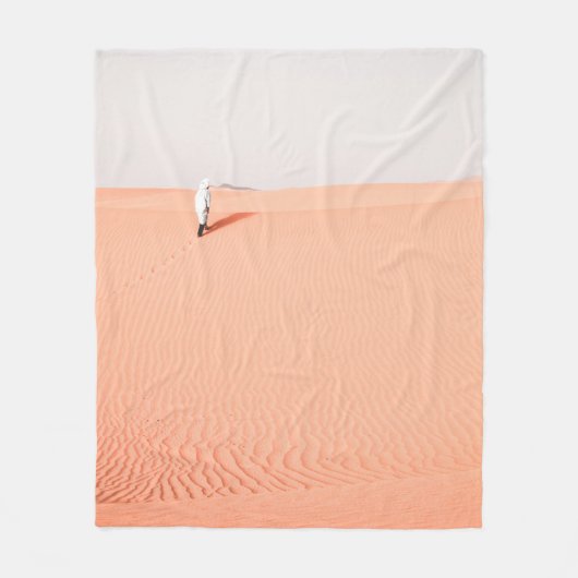 PERSON WALKING ON DESERT FLEECEDECKE (Vorderseite)
