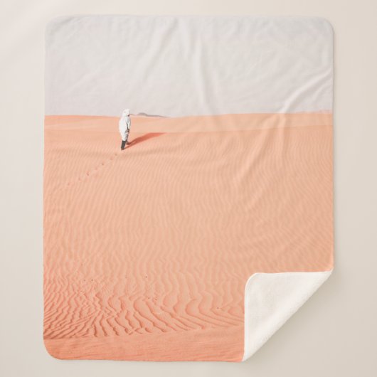 PERSON WALKING ON DESERT SHERPADECKE (Vorderseite)