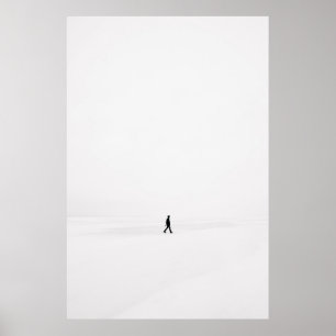 PERSON WANDERT AUF SNOWFIELD POSTER