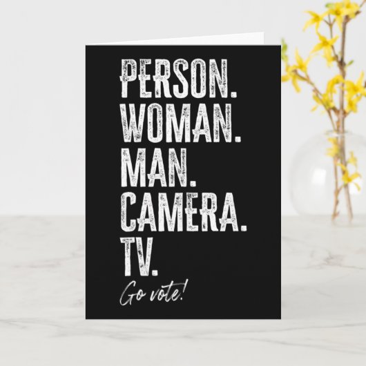 Person. Woman. Man. Camera. Tv. Go Vote Anti Trump Karte (Gelbe Blume)