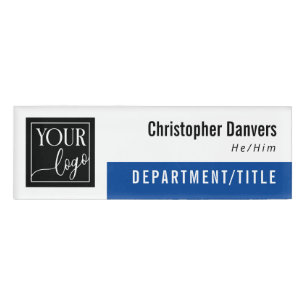 Personal Pronouns Mitarbeiter des Blue Clean Logo Namenschild