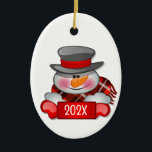 Personal Snowman  Keramik Ornament<br><div class="desc">Ein bezauberndes Oval-Schneemannsschmuck,  das Sie Datum und Namen hinzufügen können.</div>