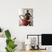 Personal Trainer mit Mann im Zuhause-Gym Poster (Heimbüro)