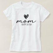Personalised T-shirt for mum with the phrase MOM (Design vorne)