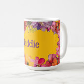 Personalisiere. Fröhlicher 70er Blume Power Kaffeetasse (VorderseiteRechts)