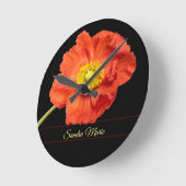 Personalisieren der Roten Mohnblume-Blume Runde Wanduhr (Winkel)