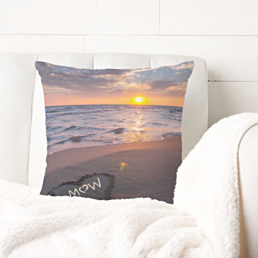 Personalisieren Sie Couple Beach Sunset Heart Thro Kissen