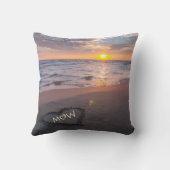 Personalisieren Sie Couple Beach Sunset Heart Thro Kissen (Rückseite)